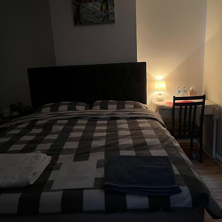 Large Double Bedroom With Free On Site Parking Kingston upon Thames  Eksteriør billede