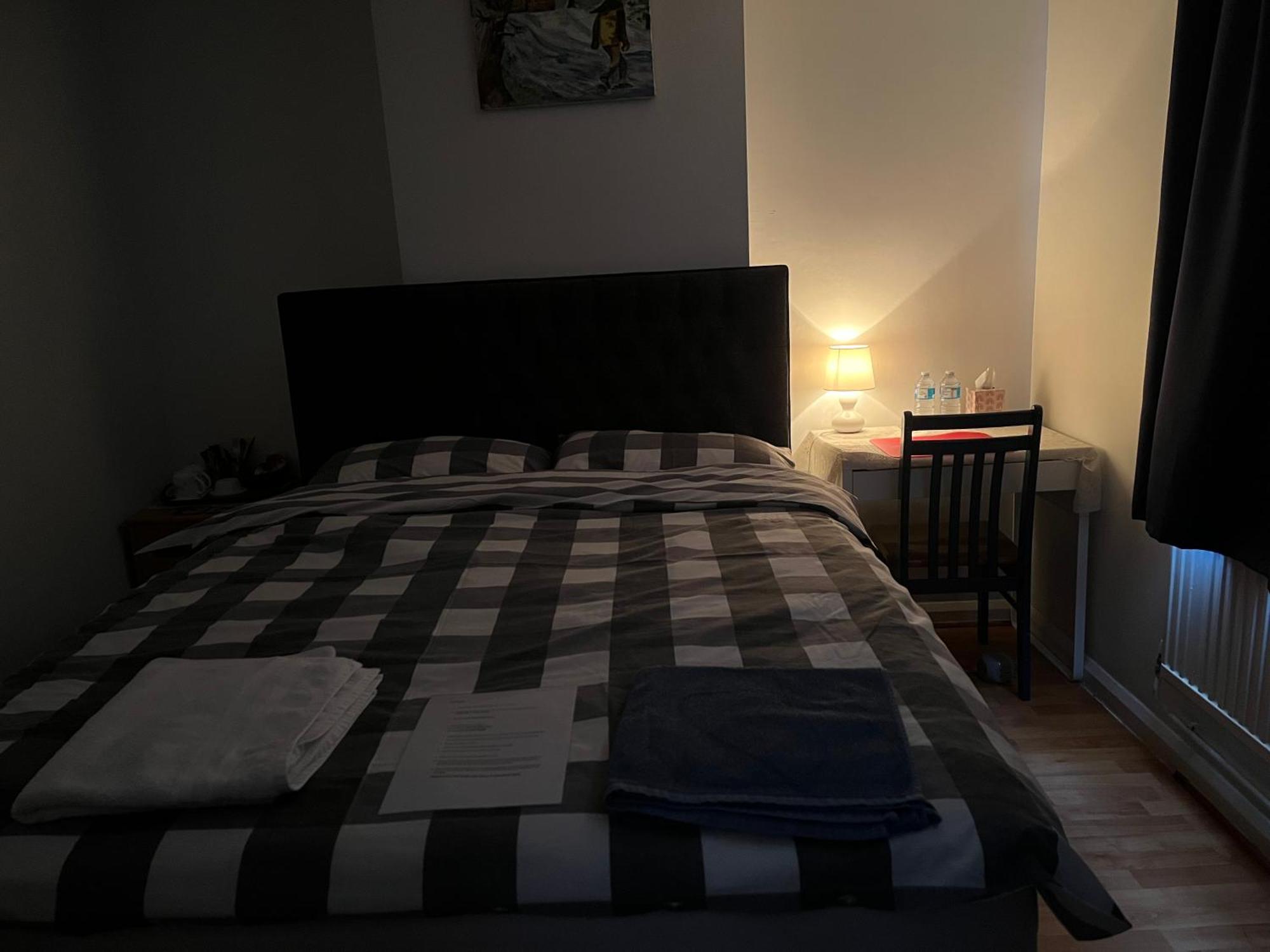 Large Double Bedroom With Free On Site Parking Kingston upon Thames  Eksteriør billede